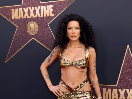 Halsey Channels Cher in Midriff-Baring Gold Gown as Singer Talks ‘MaXXXine’ and Acting Ambitions – Hollywood Reporter