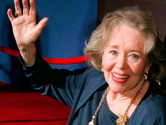 'Mary Poppins' actress Glynis Johns dies at 100 – ABC News